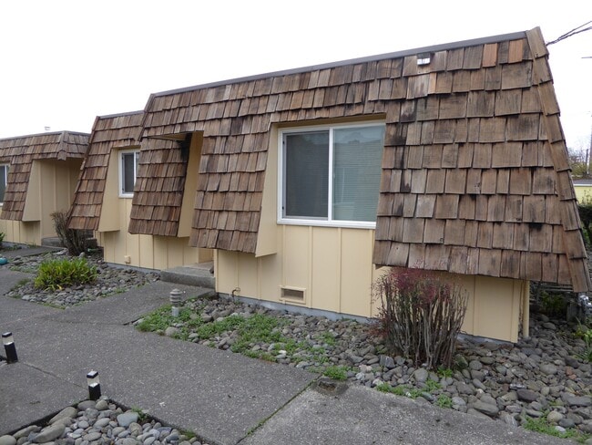 Building Photo - 535 5th St