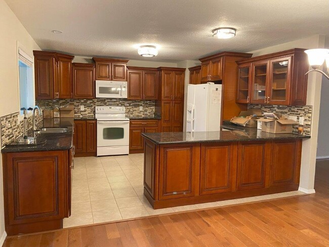 Building Photo - 403 N Turtle Creek Dr
