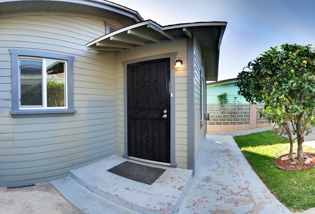 Foto del edificio - 3348 Garnet St