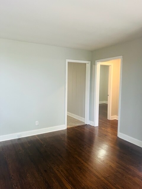 Building Photo - 2BR/1BA with washer and dryer included!