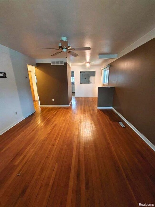 Building Photo - Beautiful 3-Bedroom Home with Large Fenced Backyard