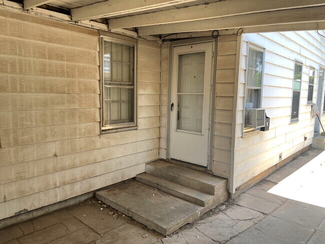 Foto del edificio - Cute One Bedroom Close to Campus with Lawn...
