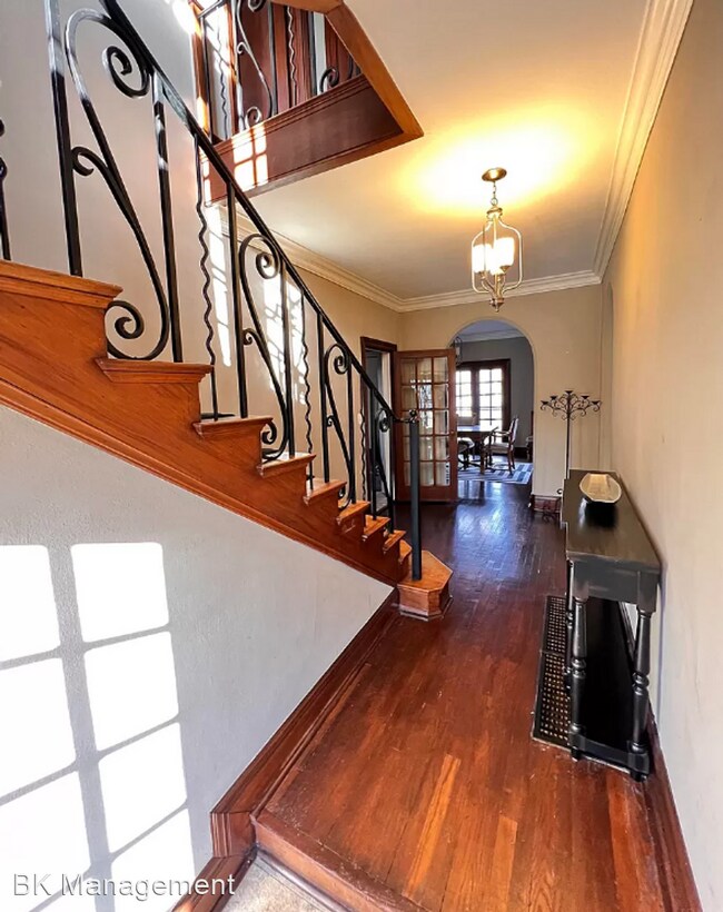 Building Photo - 3 br, 1.5 bath House - 1010 Highland Avenue