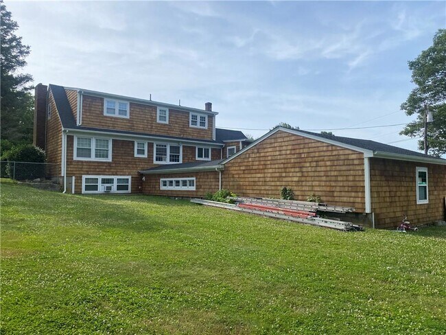 Building Photo - 645 Fish Rd