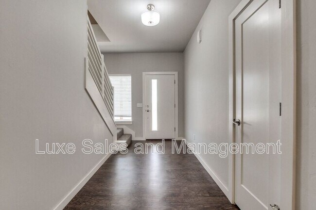 Foto del edificio - 17604 Sunny Hollow Rd