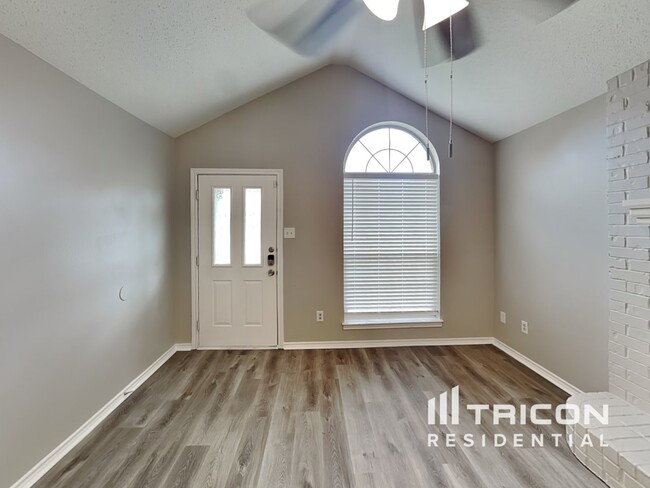 Building Photo - 426 Mara Ln