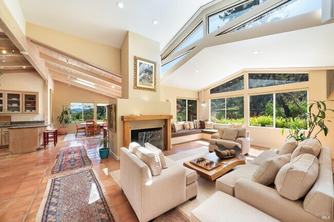 Foto del edificio - 321 Dutch Henry Canyon Rd