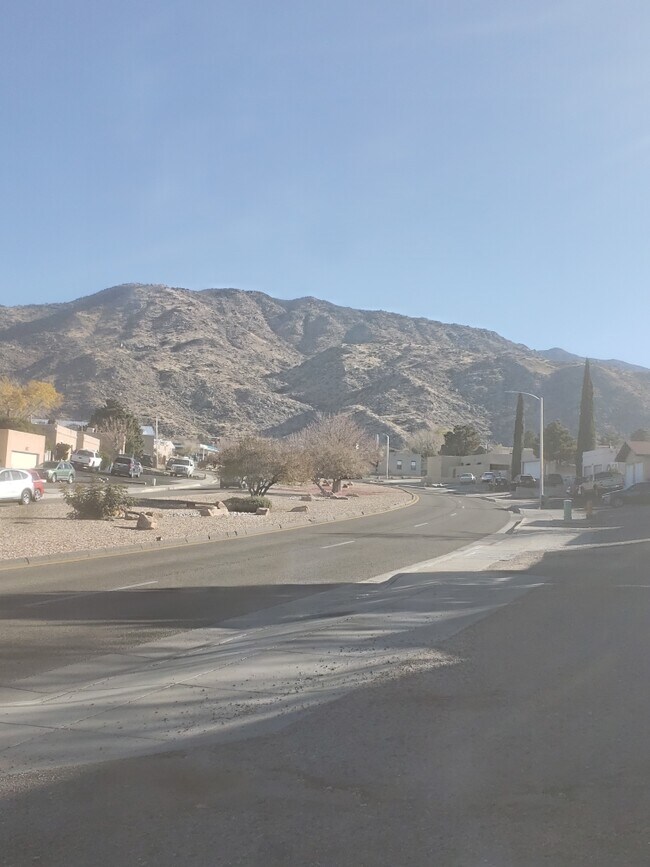 Foto del edificio - 12220 Menaul Blvd NE