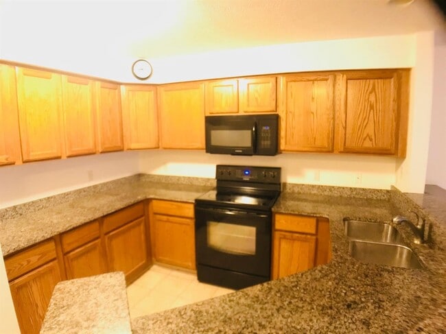 Foto del edificio - 1608 Oakfield Dr