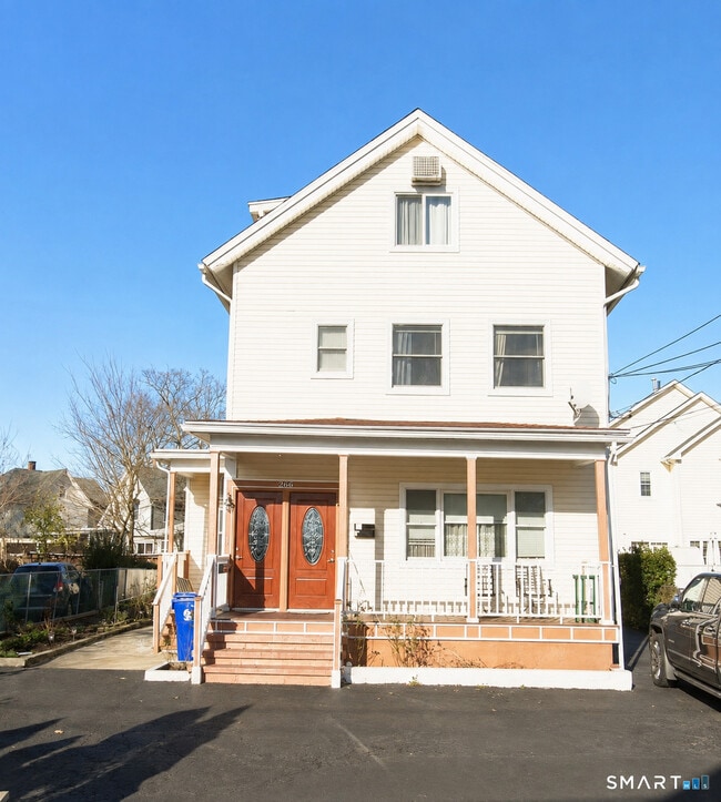Building Photo - 266 East Ave