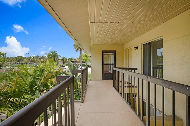 Building Photo - 6568 Chasewood Dr