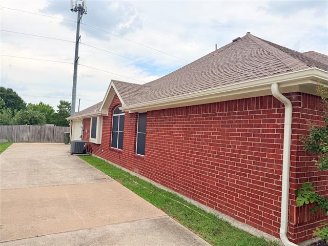 Building Photo - 301 Mimosa Dr