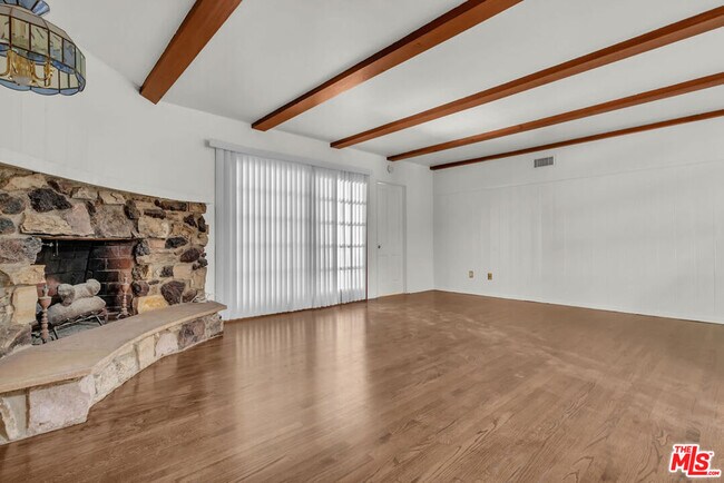 Foto del edificio - 9322 Lasaine Ave