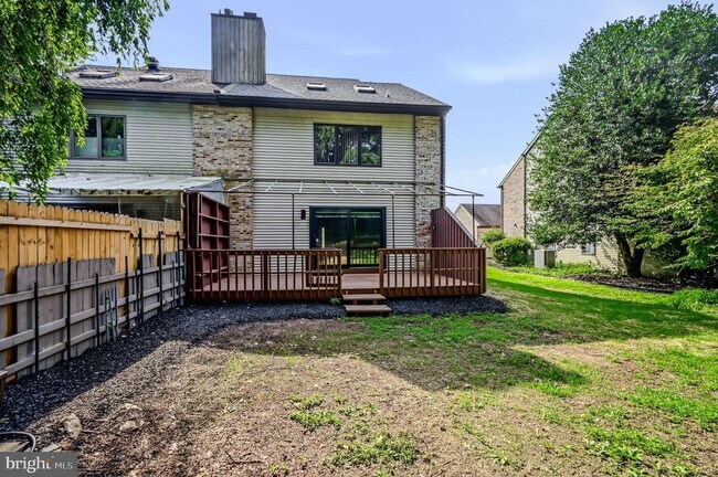 Building Photo - 207 Steeplechase Cir