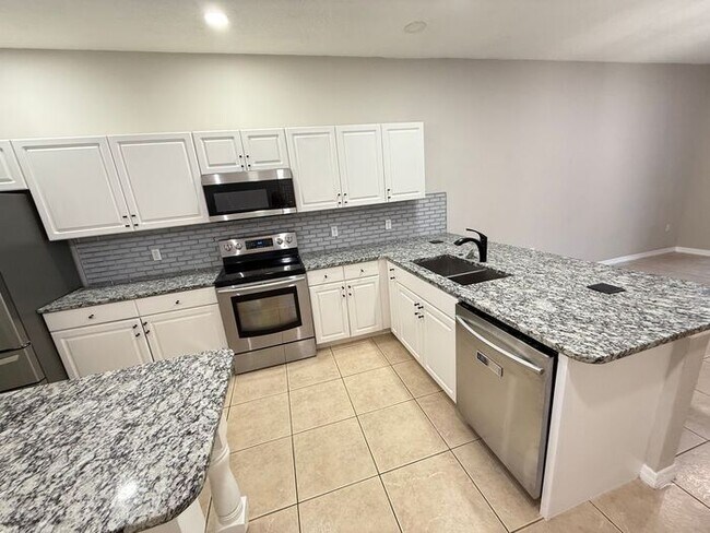 Building Photo - 3/2.5 Townhome in St Cloud-AVAILABLE NOW
