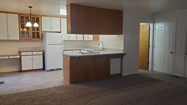 Building Photo - 321 E Dodge St