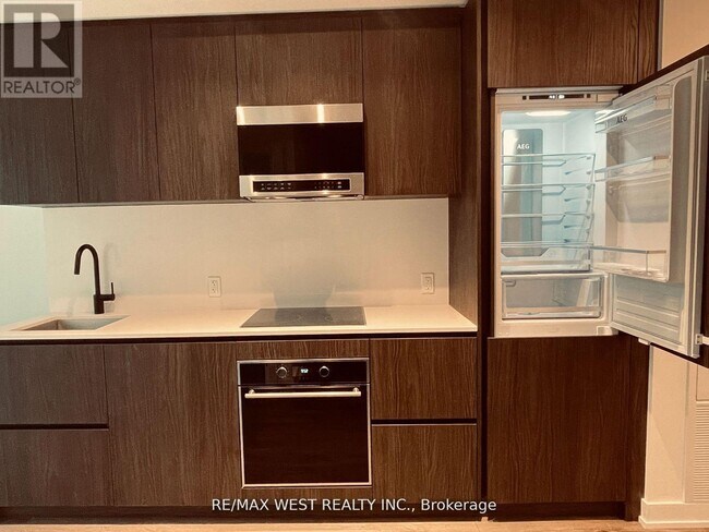 Photo du bâtiment - 127 Broadway Ave