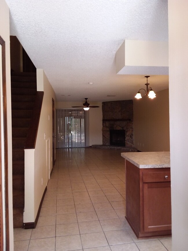 Foto del edificio - 2 bedroom 2 1/2 bath townhome in Arlington