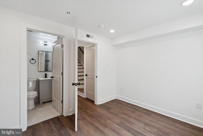 Foto del edificio - 4237 Mantua Ave