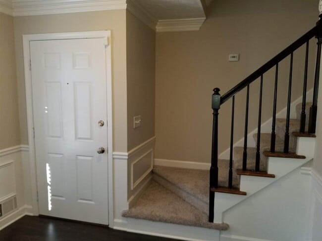 Building Photo - 9050 Carroll Manor Dr