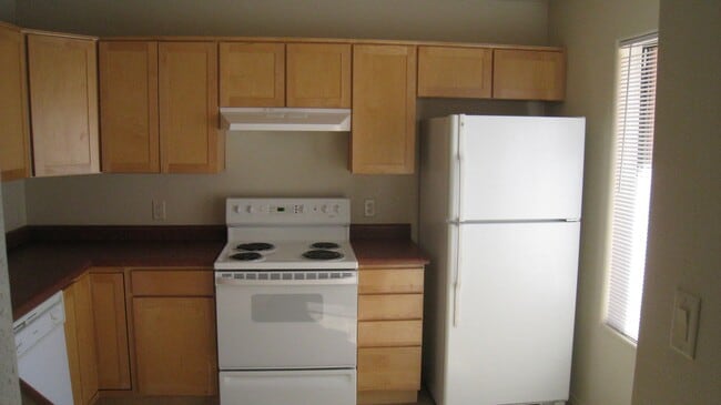 Building Photo - Two Bedroom Townhome