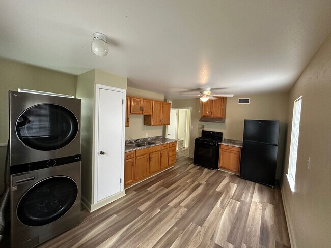 Foto del edificio - Welcome to this charming 2-bedroom, 1-bath...