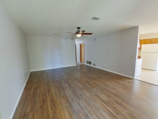 Foto del edificio - 812 N Sumac Rd