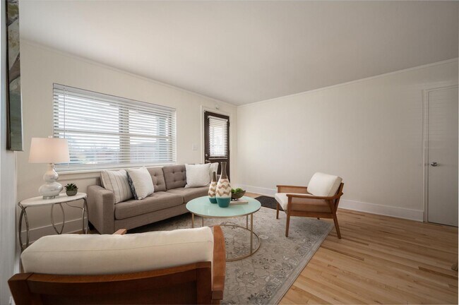 Foto del edificio - 2831 Hillside Dr