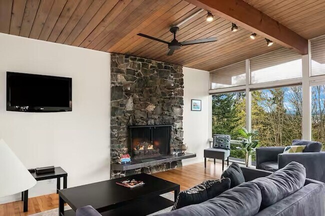 Foto del edificio - Sheridan Heights - Lake Forest Park House