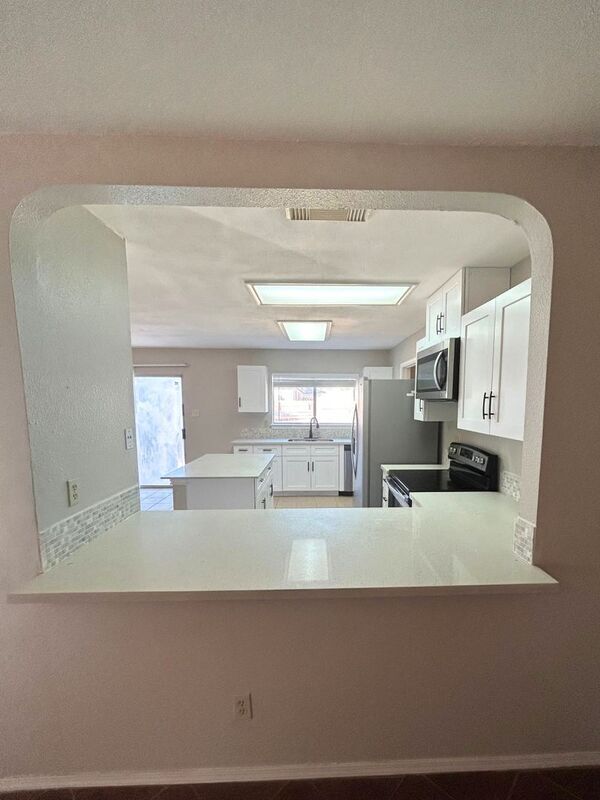 Building Photo - 8130 Cheryl Meadow Dr
