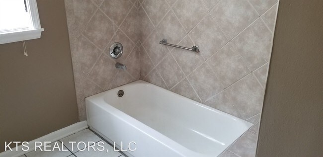 Building Photo - 3 br, 2 bath House - 4575 Dodt Ave.