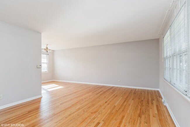 Building Photo - 220 W Gartner Rd