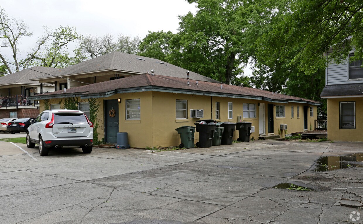 Building Photo - 823 W Saint Augustine St
