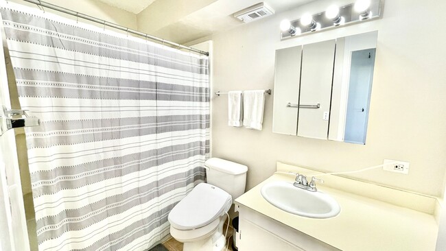 Photo - FULLY FURNISHED STUDIO IN KING MANOR! CLOS... House