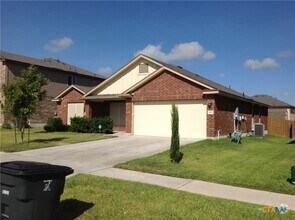 Building Photo - 5013 Willamette Ln