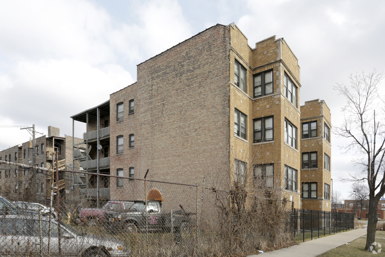 3502 CON Van Buren St - East Garfield Park Apartments