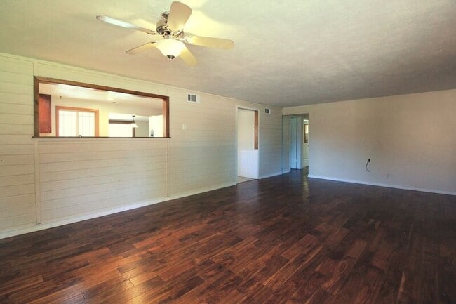 Building Photo - 1022 Cedar Ave