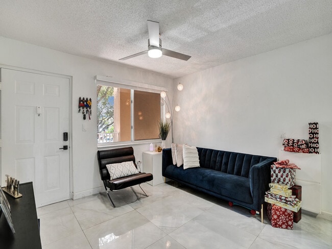 Foto del edificio - 9470 Tangerine Pl