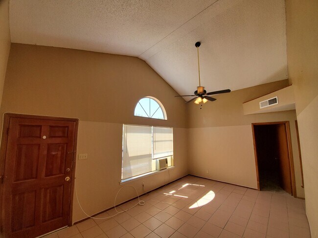 Foto del edificio - 12021 Van Dyck Ct