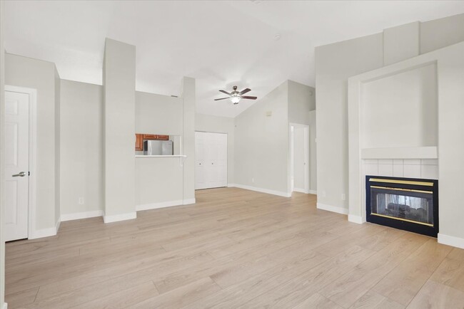 Building Photo - 1612 N Torrey Pines Dr