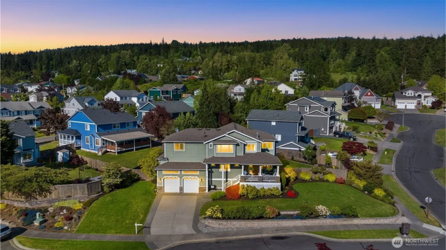 Building Photo - Spacious 4-Bedroom Gem with Fully Fenced Y...