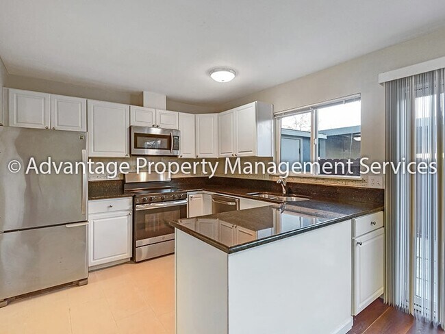 Foto del edificio - Unique 4 bed, 2.5 bath, 1,474 sq. ft condo