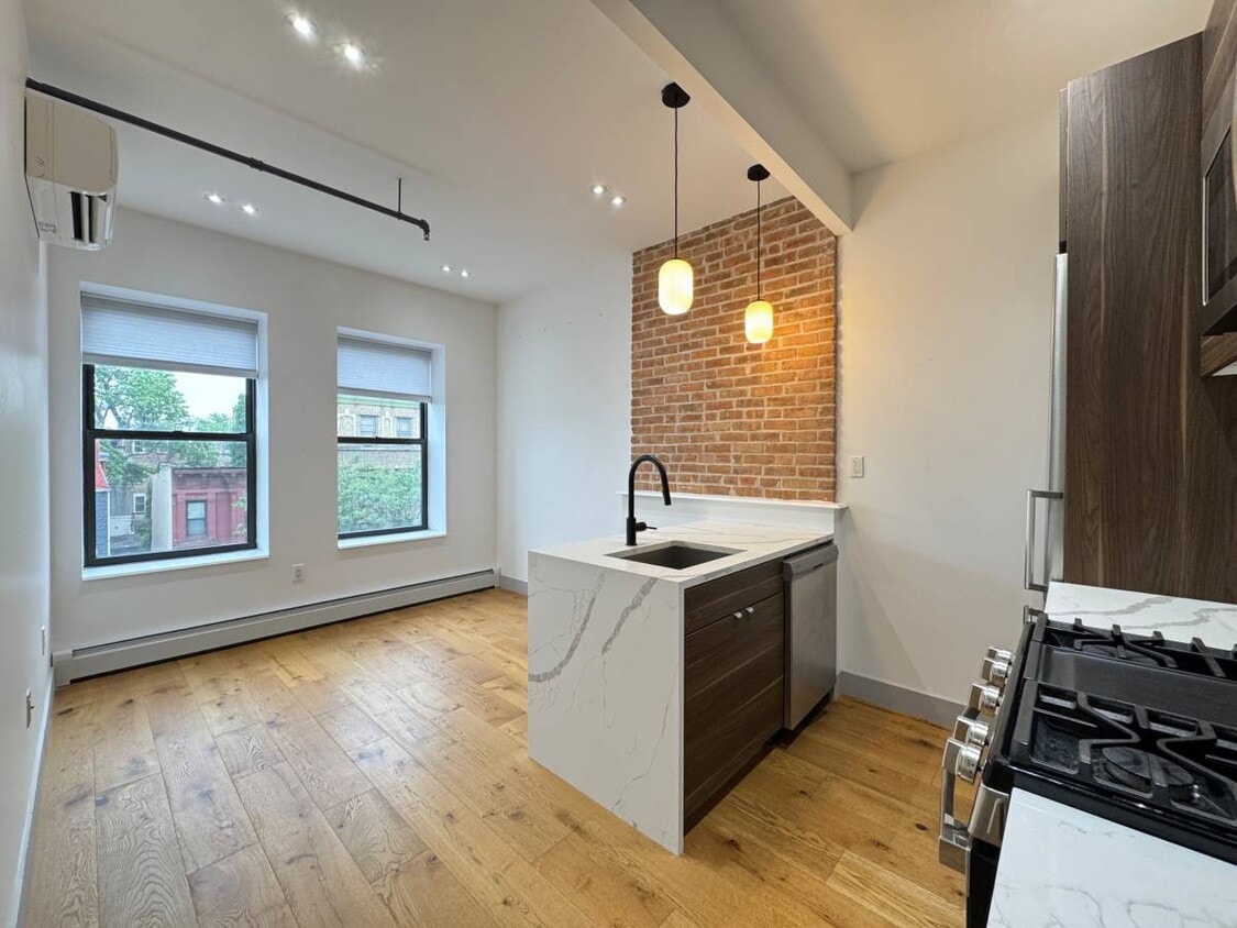 Foto principal - 1801 76th St