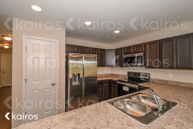 Building Photo - 1336 Lake Shore Blvd