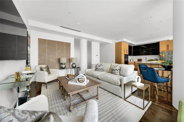 Foto del edificio - 2408 Victory Park Ln