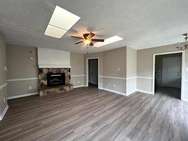 Foto del edificio - 544 Auburndale Ln