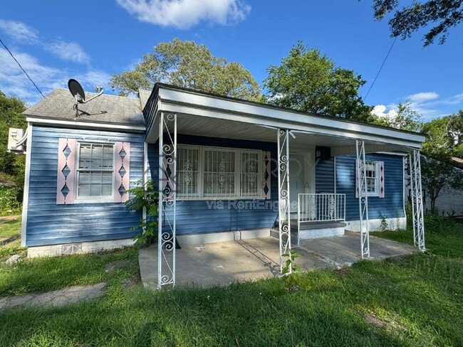 Building Photo - 1816 Kenmore Dr