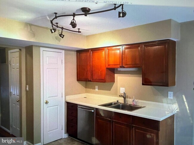 Foto del edificio - 6236 Walkers Croft Way