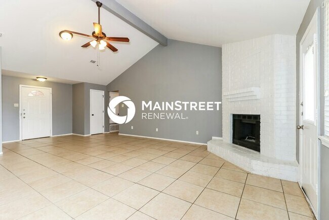 Building Photo - 3 Bedroom Pet-Friendly Home in Fort Worth, TX with Main Street Renewal