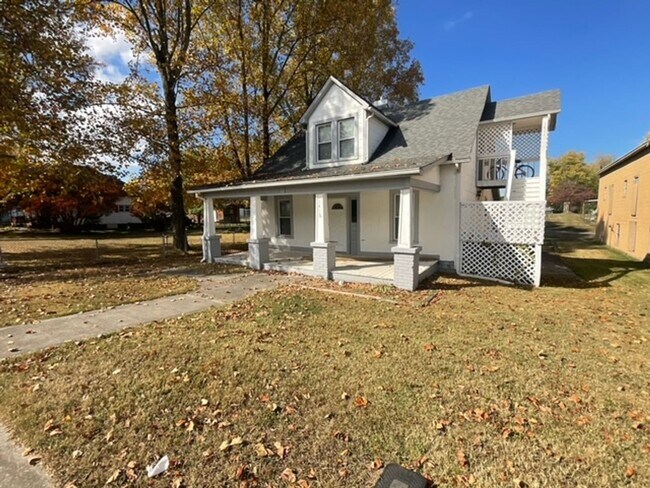 Foto del edificio - Maryville 37804 - 3 bedroom, 1 bath duplex - Contact Tim Tipton 865-806-7255